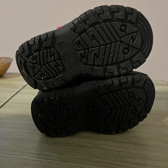 Wonder Nation Black and Pink Kids Snow Boots - Picture 4 of 4